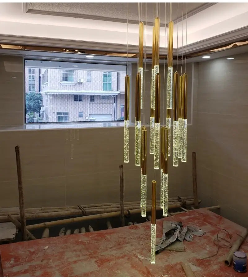 Luxuriöser, lang hängender Spiralkronleuchter für Treppenhaus, Lobby, Flur