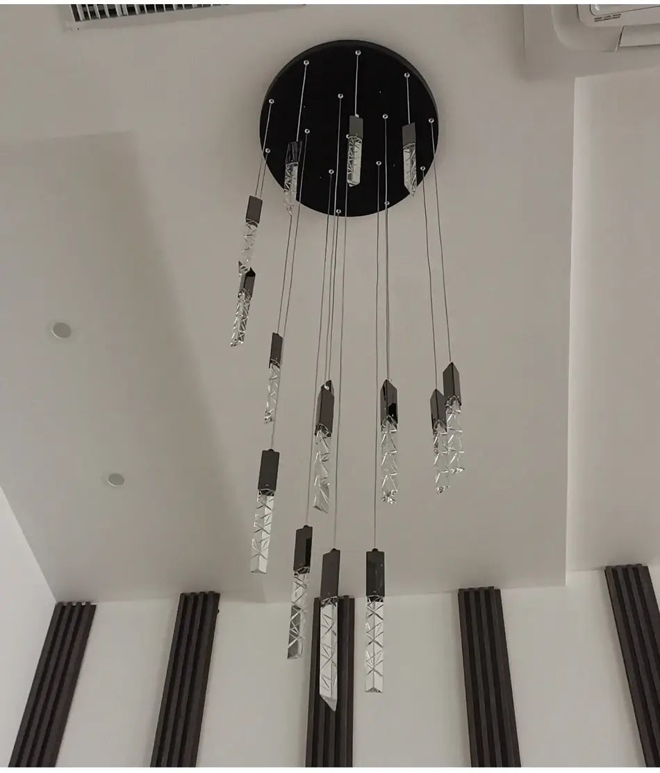 Luxuriöser hängender Treppenkronleuchter mit langen LEDs für Wohnzimmer und Flur