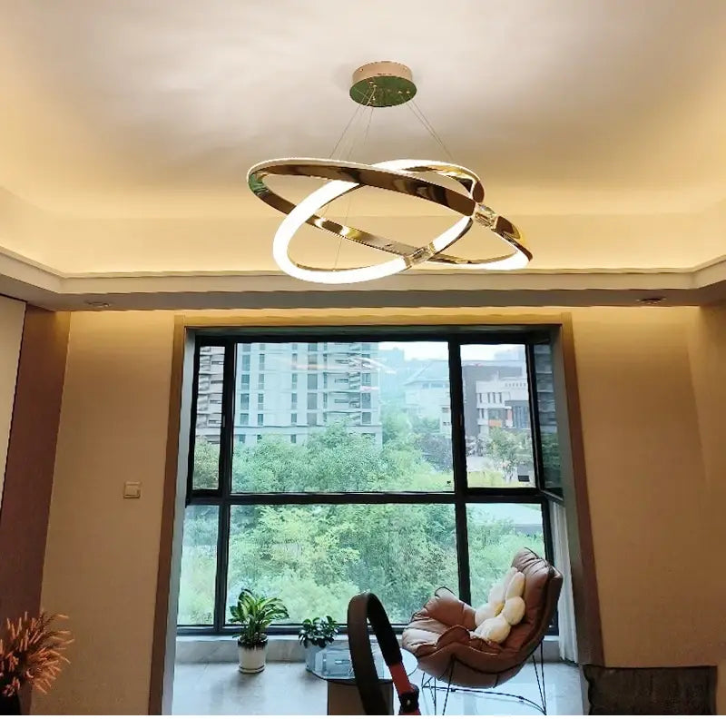 Moderner kreativer Ringkristall-Kronleuchter für Wohn- und Schlafzimmer