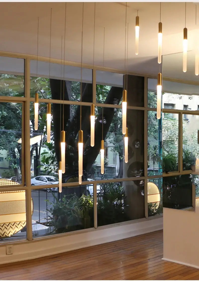 Luxuriöser Kronleuchter mit langen LED-Streifen für Treppenhaus, Lobby